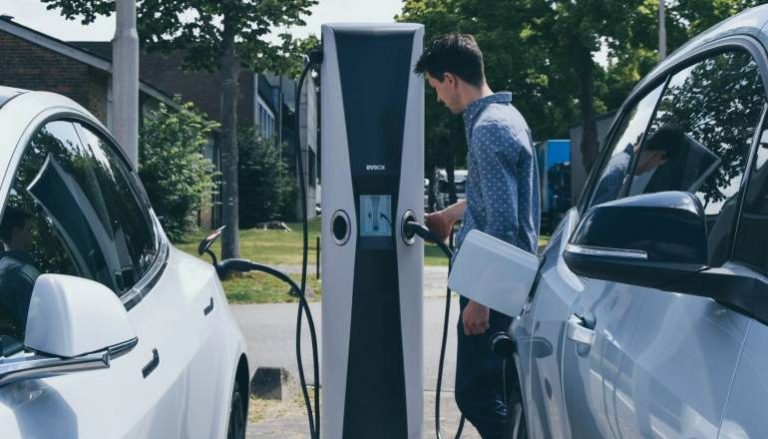 Will Electric Cars be A Big Thread to Gas Stations?